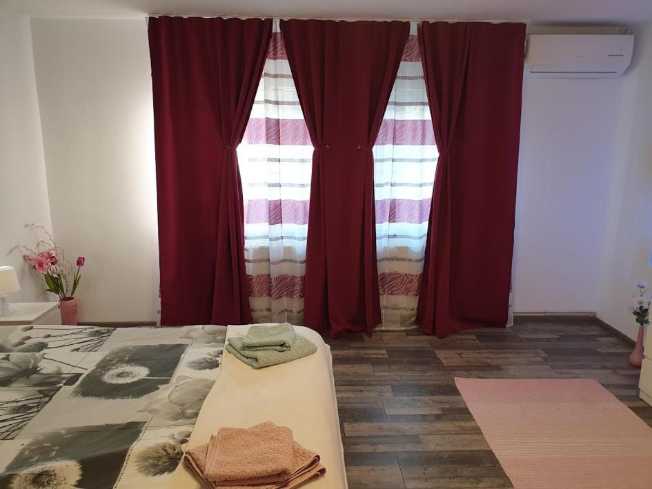 Garsoniera Maria Apartment Onesti Exterior photo